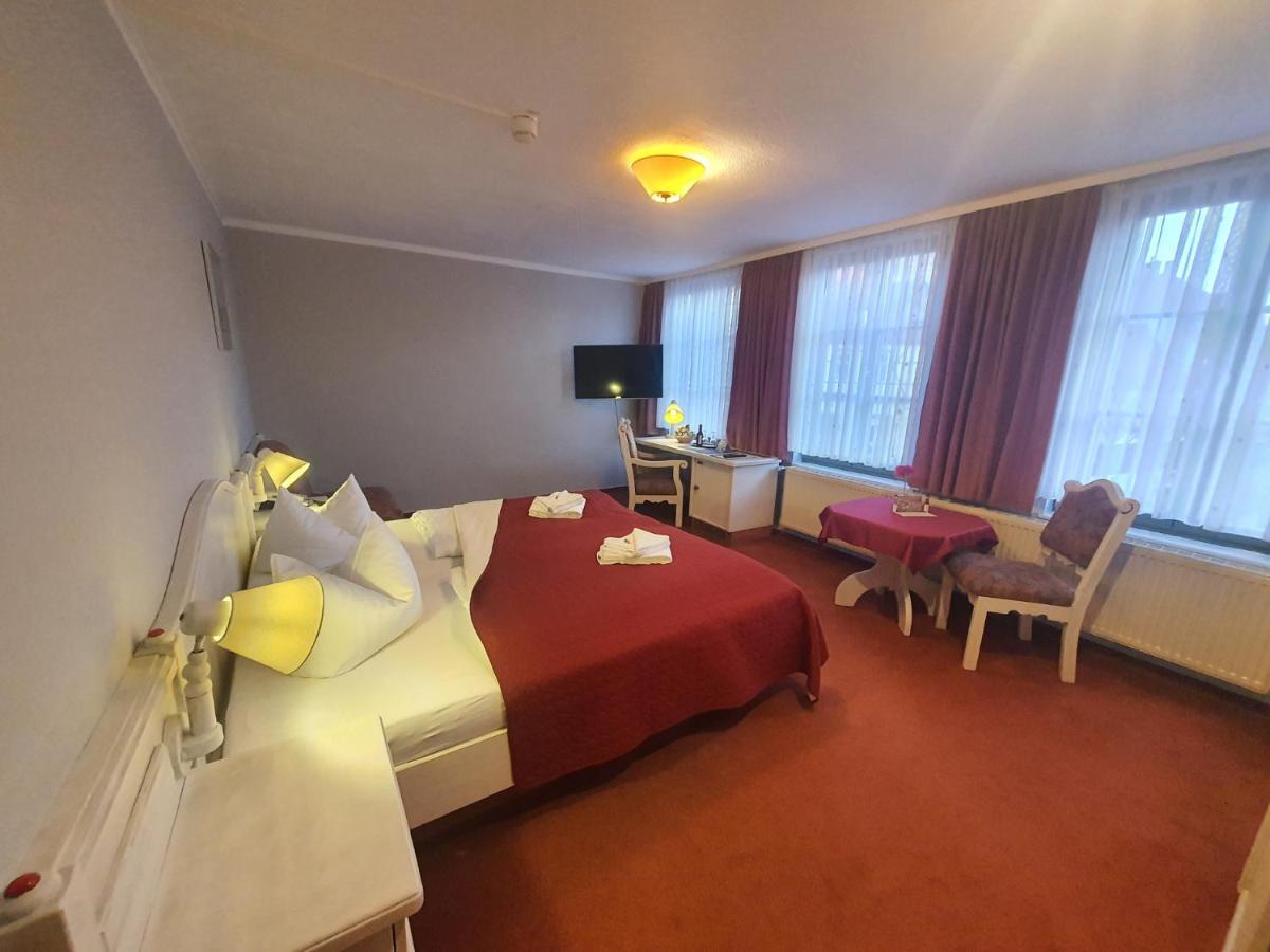 קדלינבורג Hotel Zur Goldenen Sonne מראה חיצוני תמונה