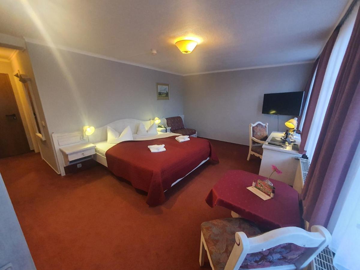 קדלינבורג Hotel Zur Goldenen Sonne מראה חיצוני תמונה