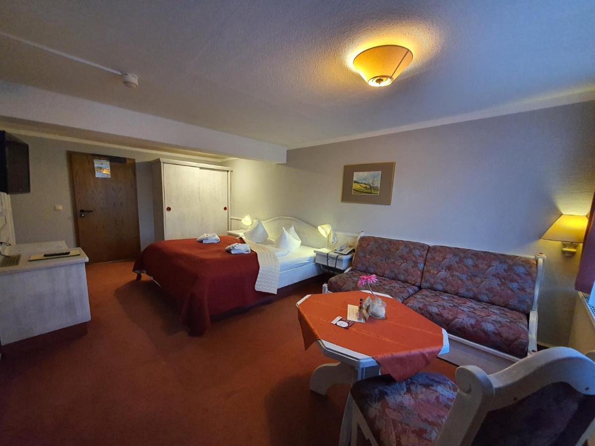 קדלינבורג Hotel Zur Goldenen Sonne מראה חיצוני תמונה