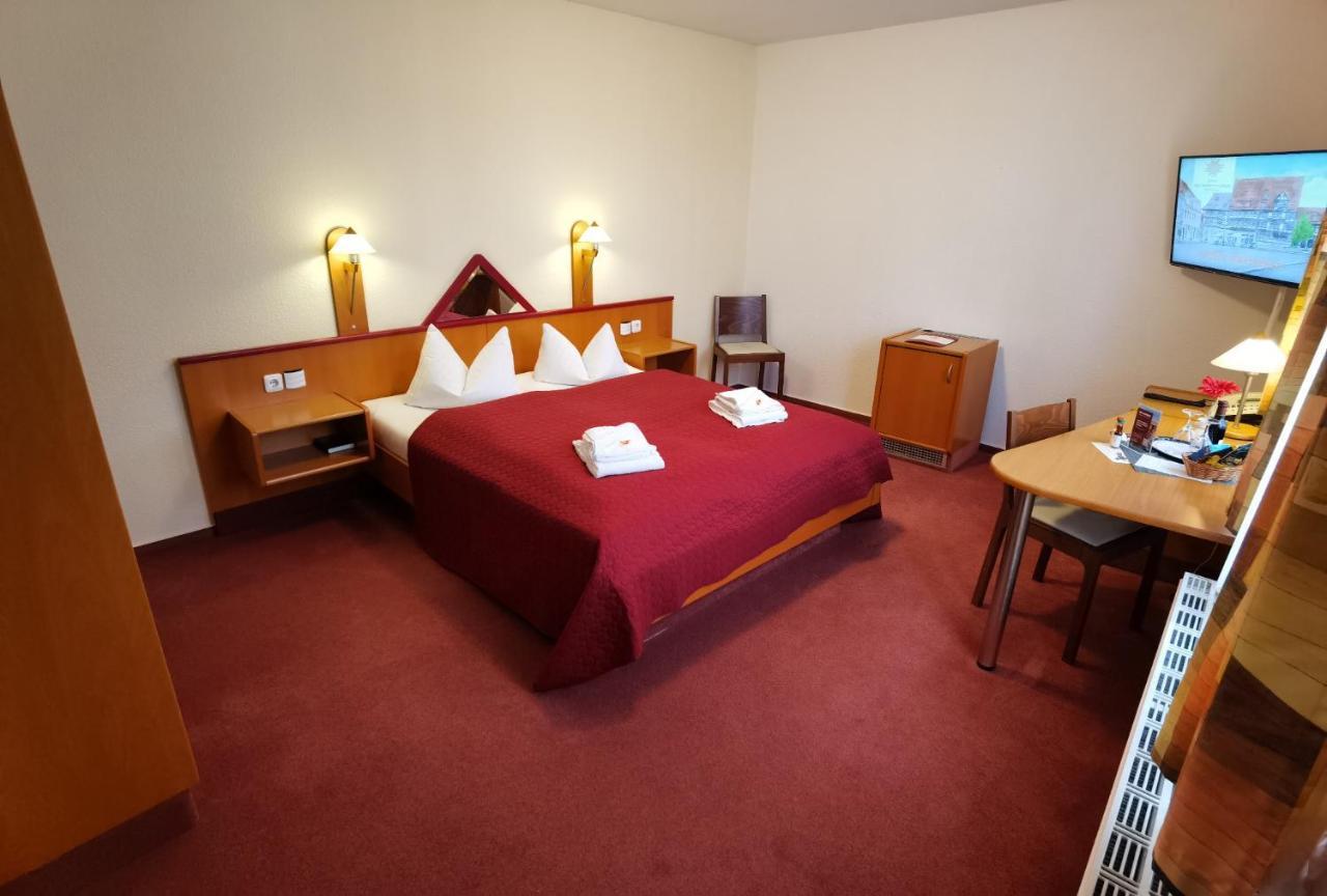 קדלינבורג Hotel Zur Goldenen Sonne מראה חיצוני תמונה