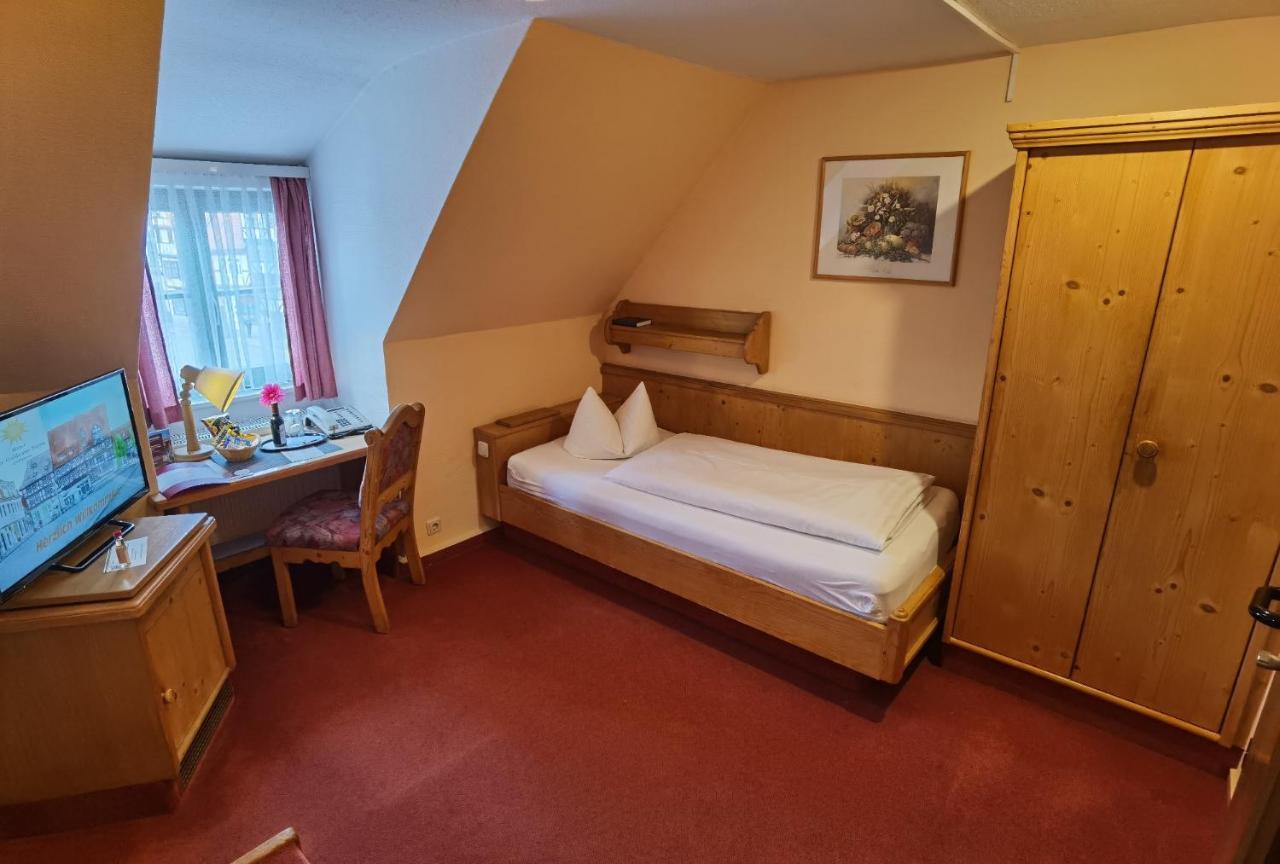 קדלינבורג Hotel Zur Goldenen Sonne מראה חיצוני תמונה