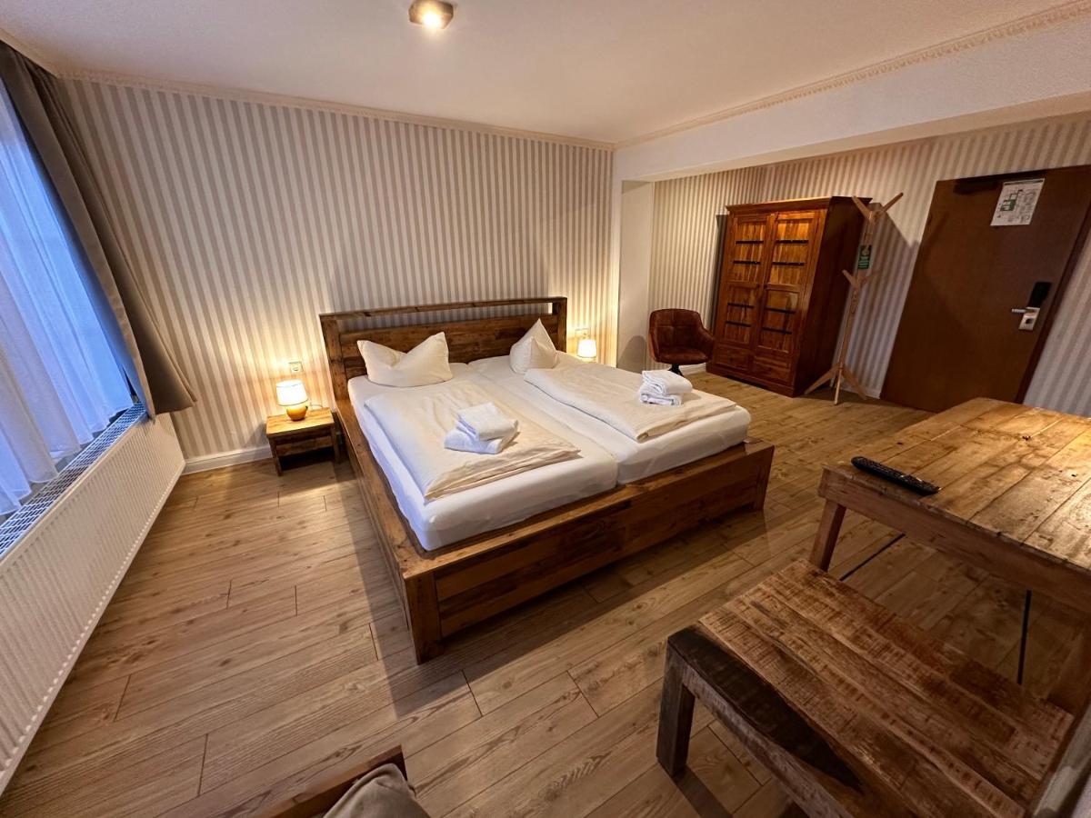קדלינבורג Hotel Zur Goldenen Sonne מראה חיצוני תמונה