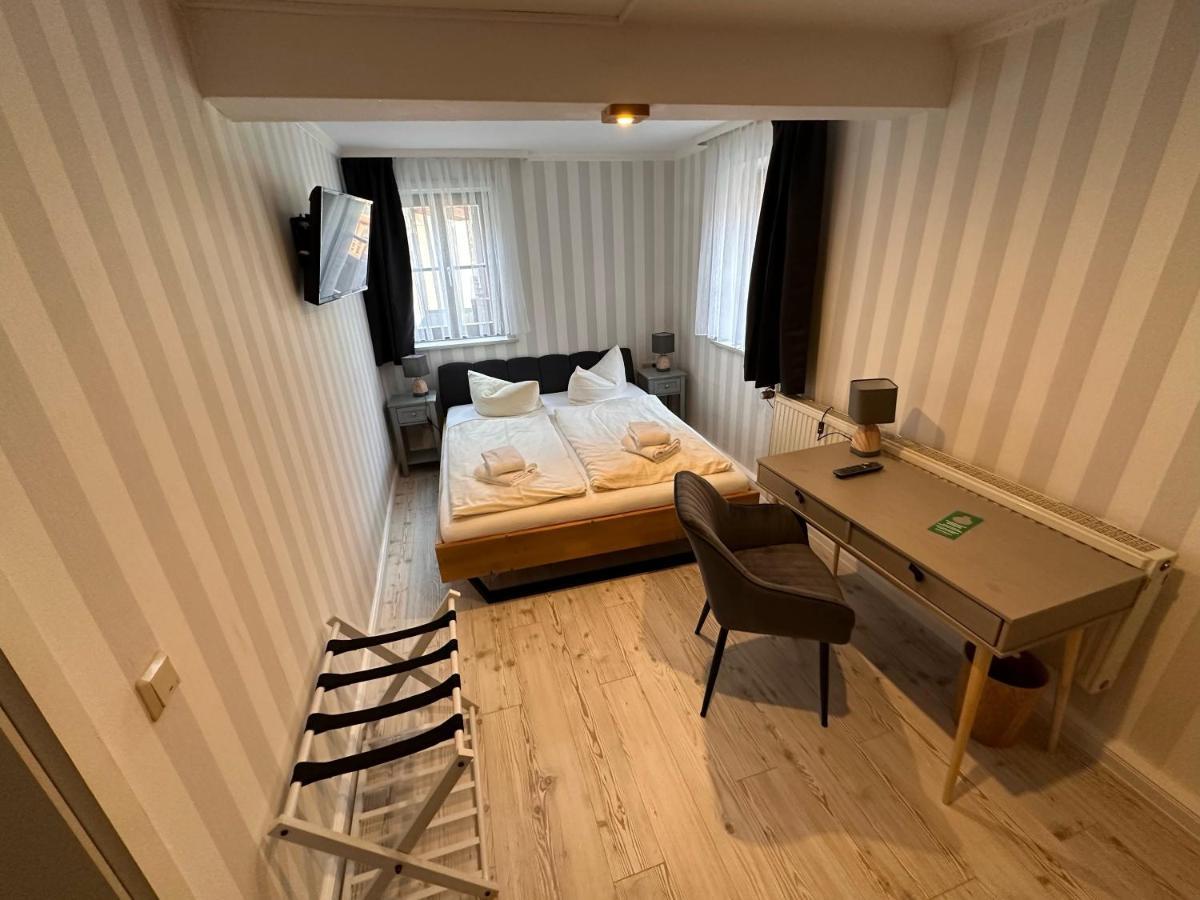קדלינבורג Hotel Zur Goldenen Sonne מראה חיצוני תמונה