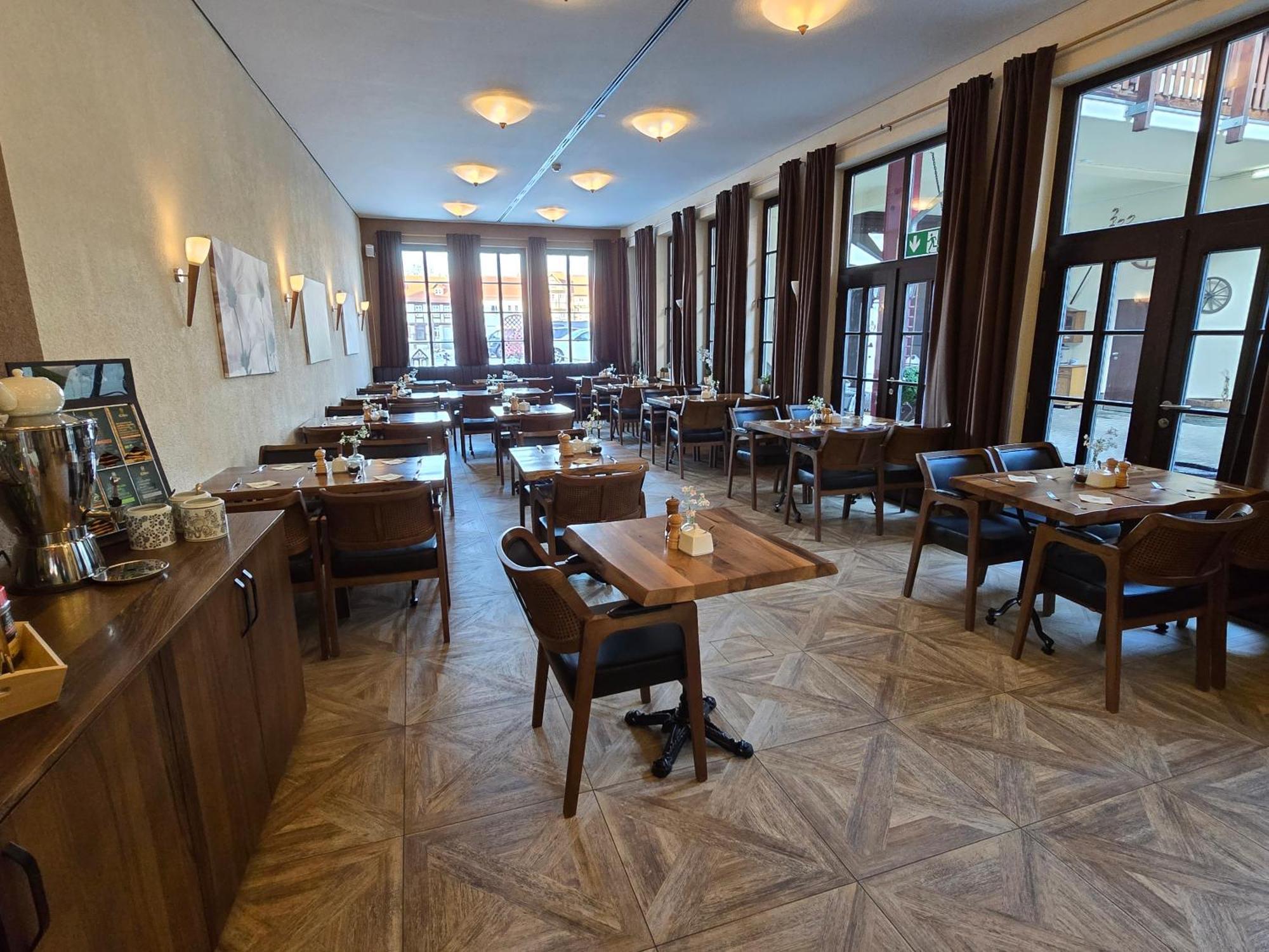 קדלינבורג Hotel Zur Goldenen Sonne מראה חיצוני תמונה