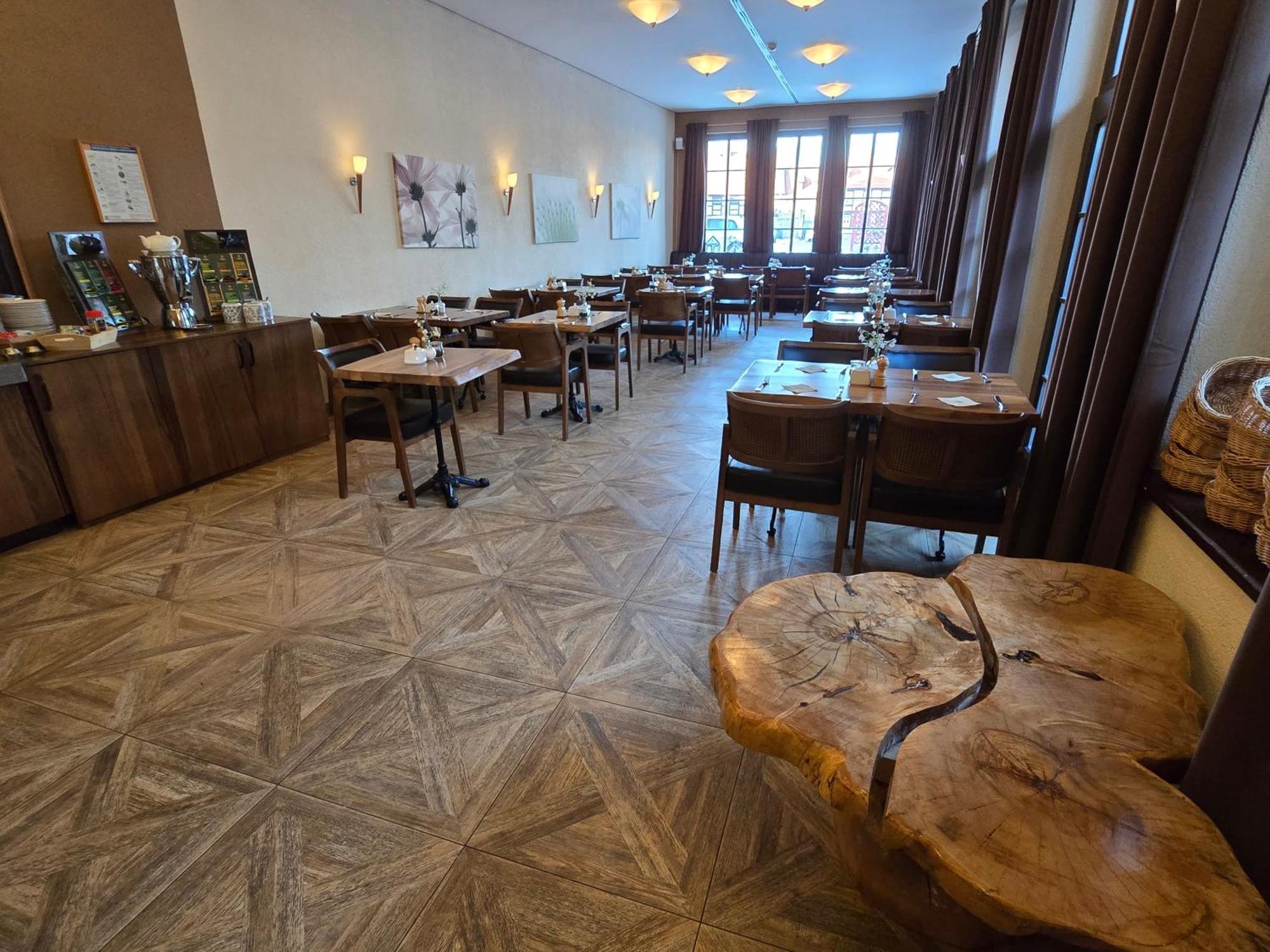 קדלינבורג Hotel Zur Goldenen Sonne מראה חיצוני תמונה