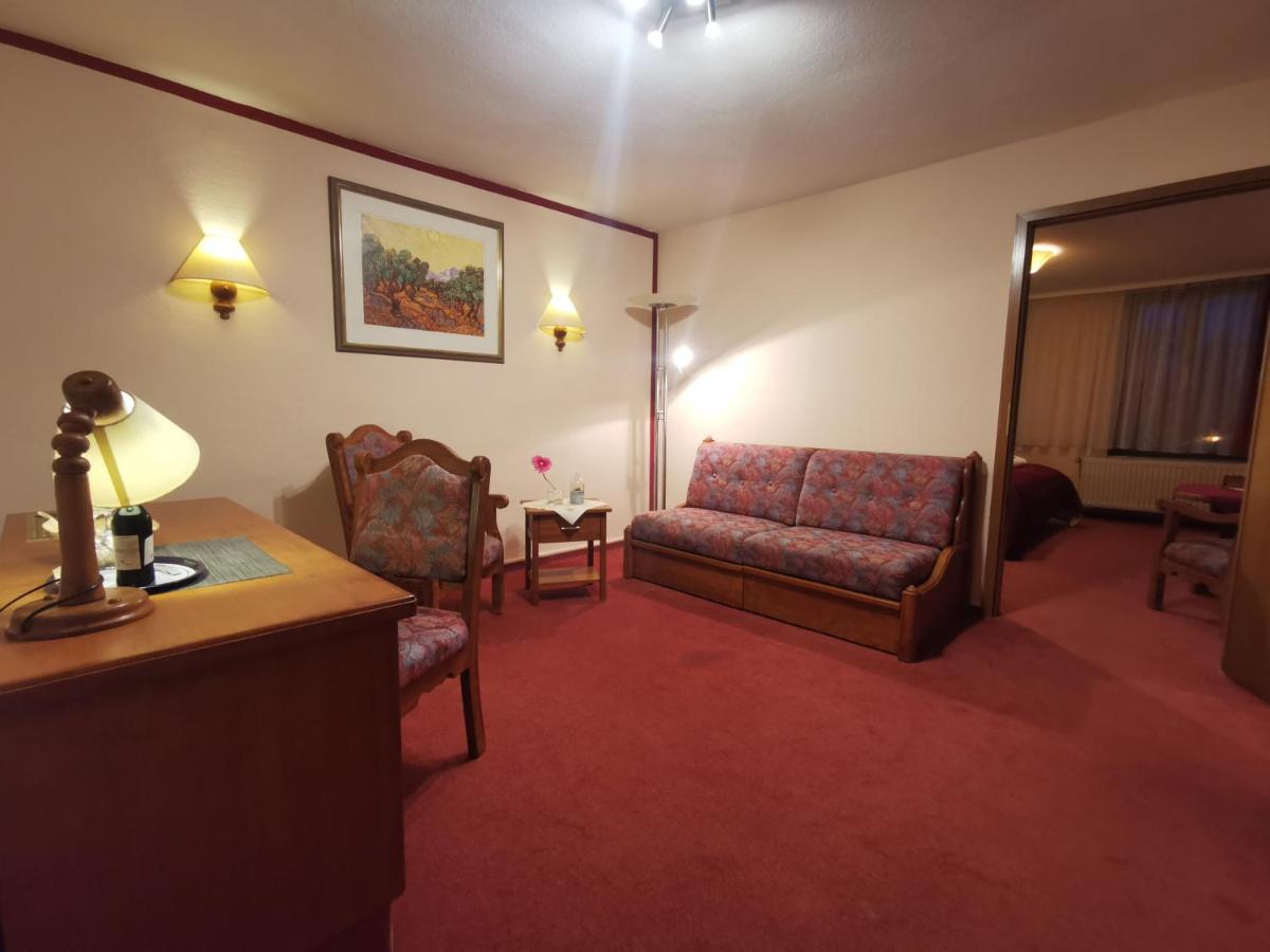 קדלינבורג Hotel Zur Goldenen Sonne מראה חיצוני תמונה