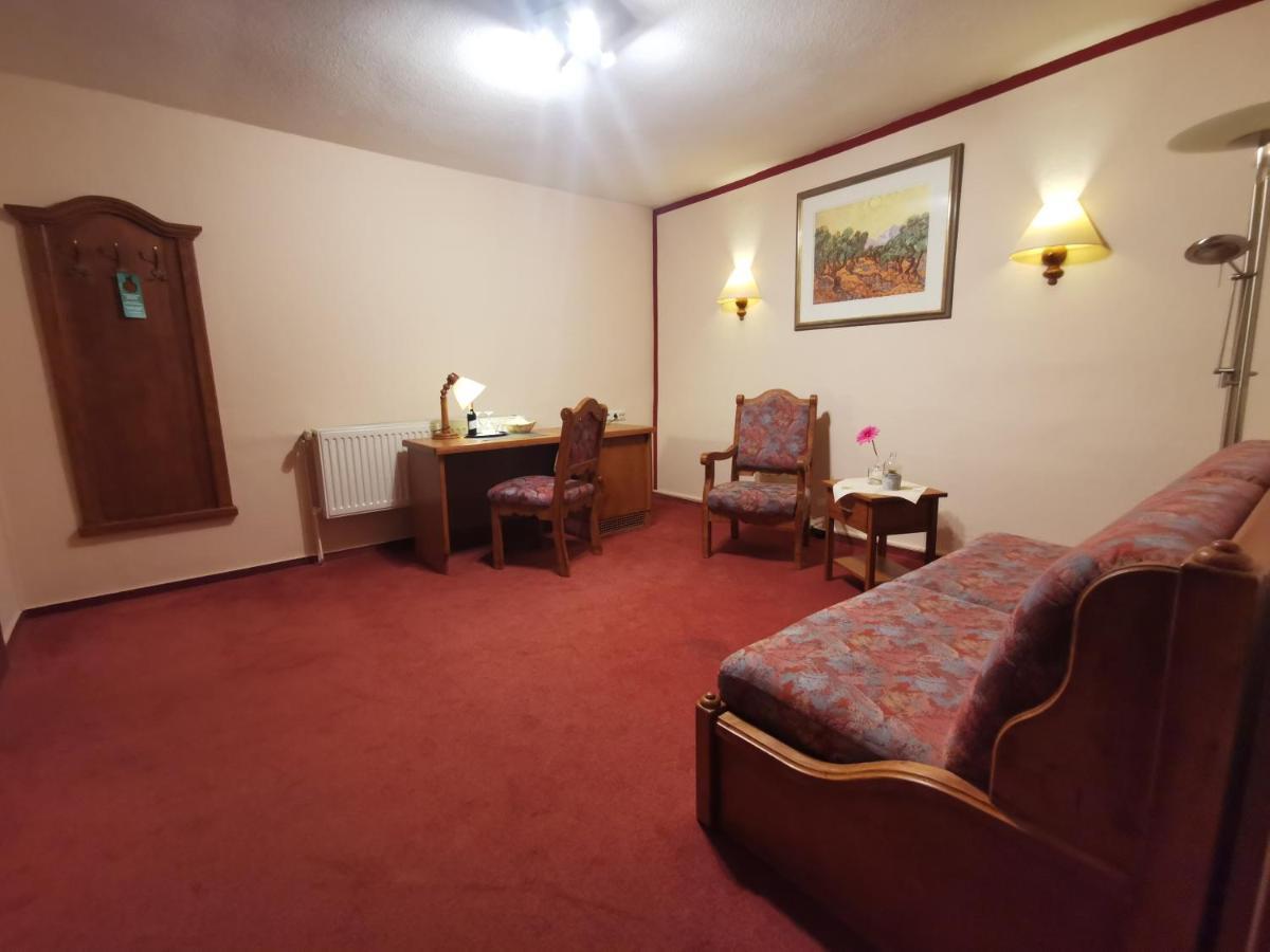קדלינבורג Hotel Zur Goldenen Sonne מראה חיצוני תמונה