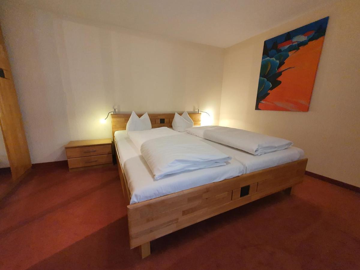 קדלינבורג Hotel Zur Goldenen Sonne מראה חיצוני תמונה