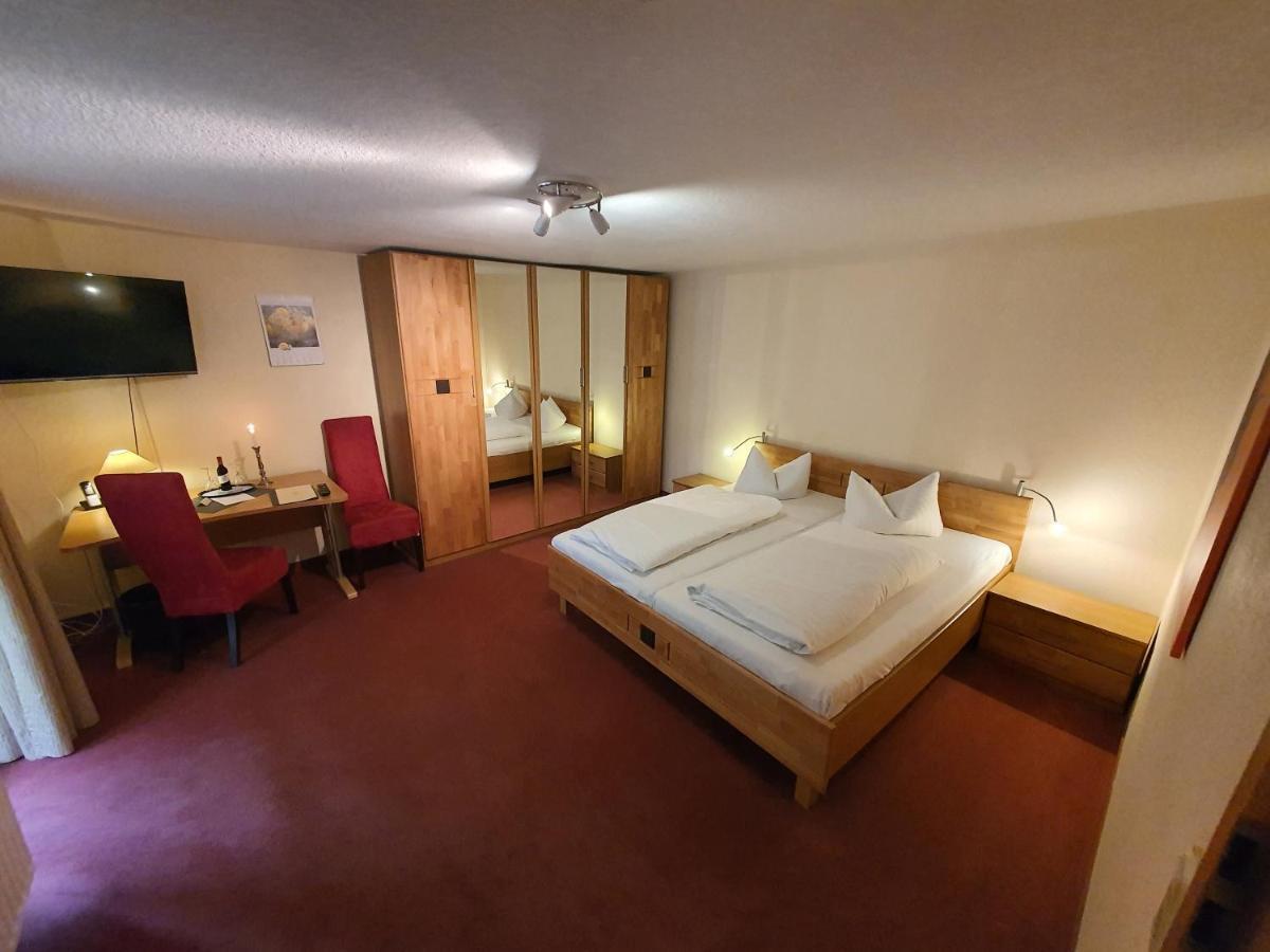 קדלינבורג Hotel Zur Goldenen Sonne מראה חיצוני תמונה