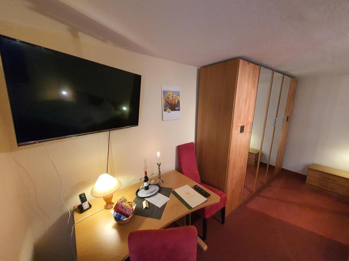 קדלינבורג Hotel Zur Goldenen Sonne מראה חיצוני תמונה