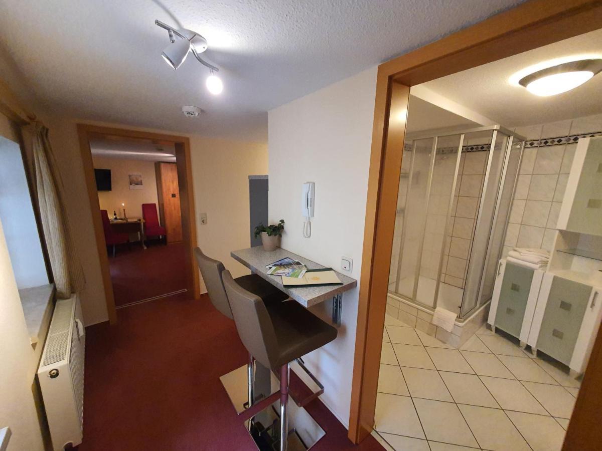 קדלינבורג Hotel Zur Goldenen Sonne מראה חיצוני תמונה