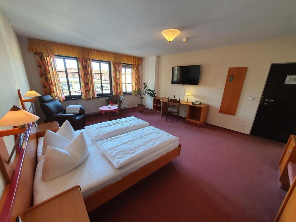 קדלינבורג Hotel Zur Goldenen Sonne מראה חיצוני תמונה
