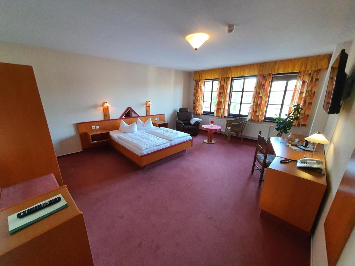 קדלינבורג Hotel Zur Goldenen Sonne מראה חיצוני תמונה