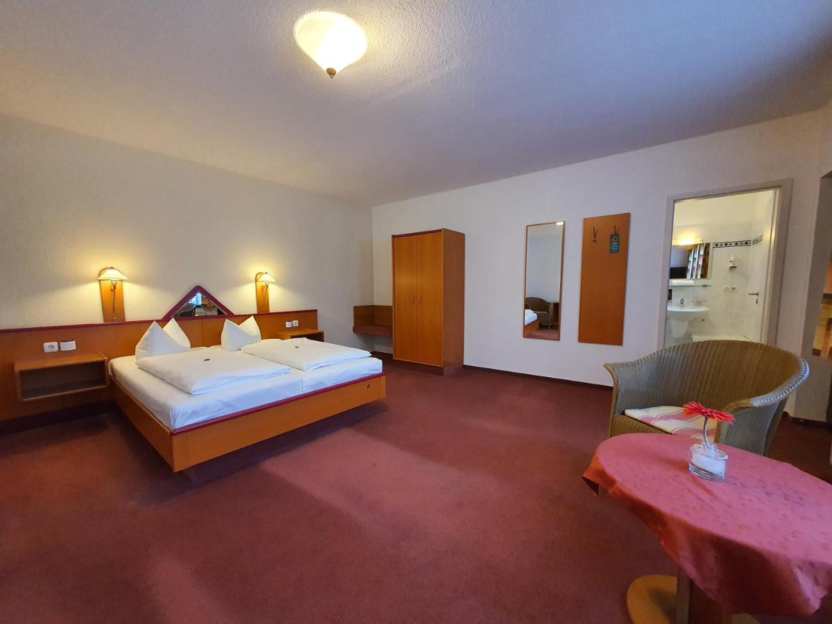 קדלינבורג Hotel Zur Goldenen Sonne מראה חיצוני תמונה