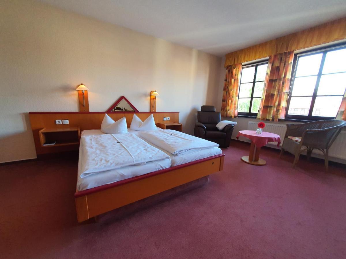 קדלינבורג Hotel Zur Goldenen Sonne מראה חיצוני תמונה