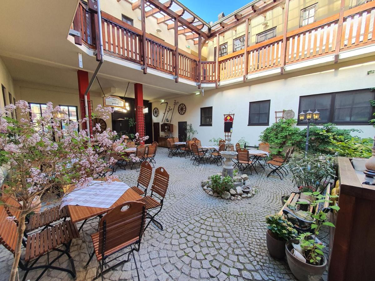קדלינבורג Hotel Zur Goldenen Sonne מראה חיצוני תמונה